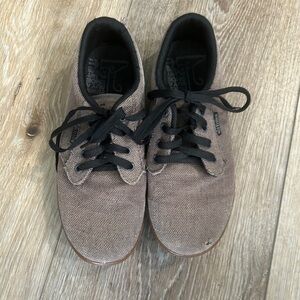 Etnies boys Jameson 2 eco skate shoes. Size 5